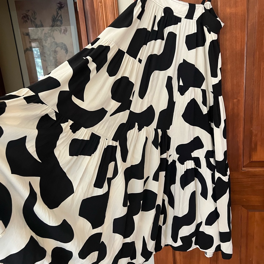 Elegant Black and White Maxi Dress
